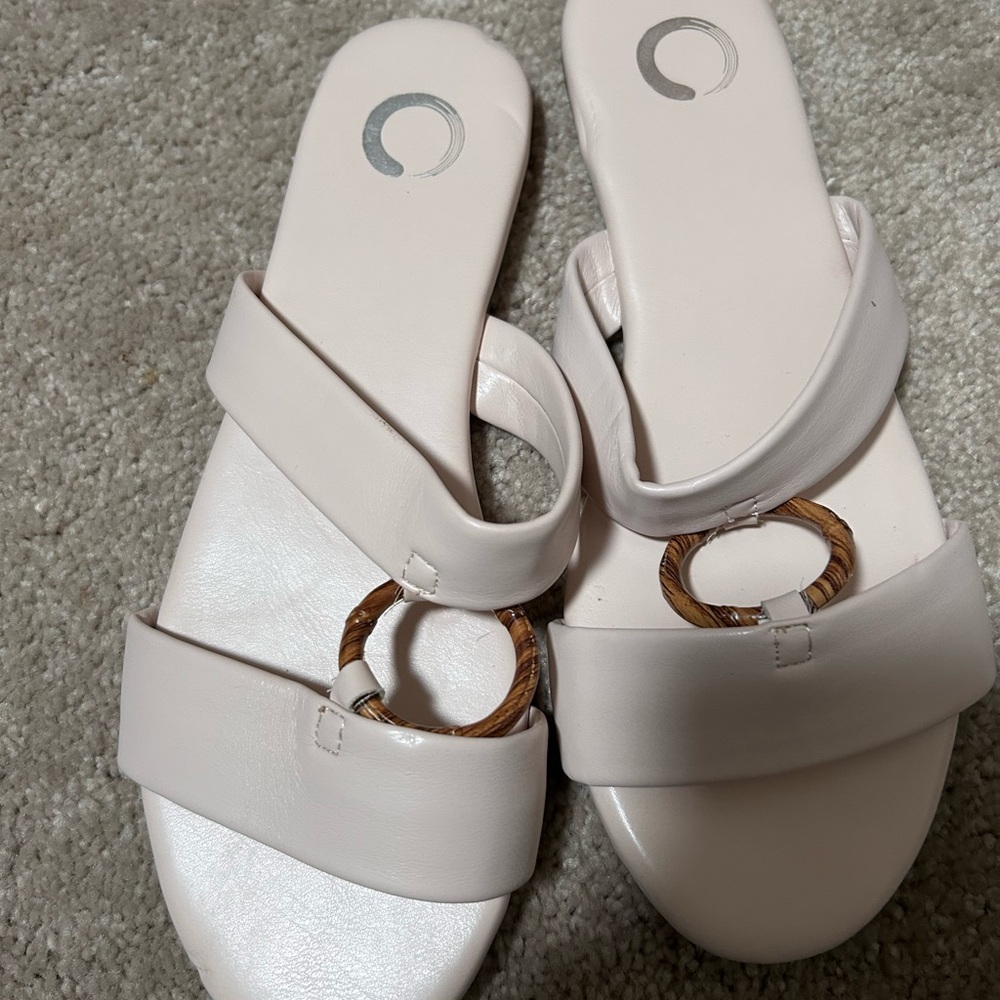 Journee Collection Comfort Foam Aylin Slide Sandal size 6.5